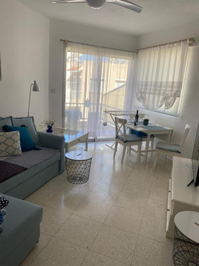 Modern Apartment In Pafos Near The Sea Exterior photo